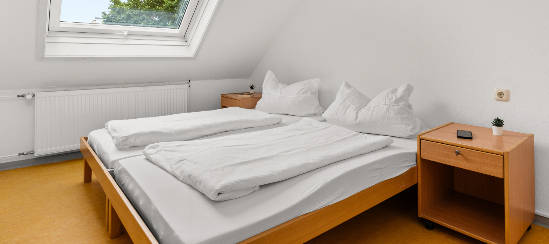 Foto des Familienzimmers. Zu sehen ist das Schlafzimmer mit Doppelbett.